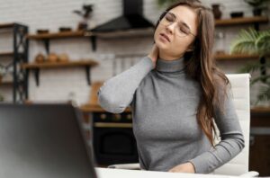 Benefícios da Massoterapia para Quem Trabalha Sentado o Dia Todo